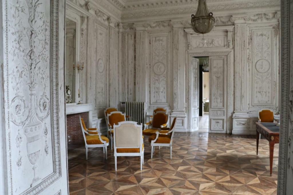 Le Chateau De Bressey & Son Orangerie エクステリア 写真